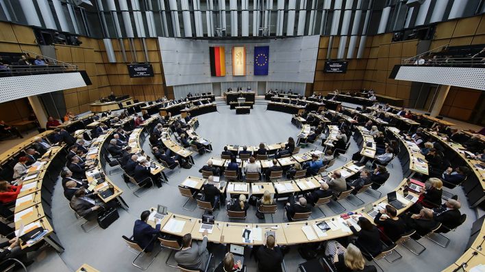 Plenarsitzung im Abgeordnetenhaus in Berlin (Quelle: imago/Reiner Zensen)