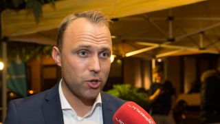 Sebastian Czaja (FDP) äußert sich am Wahlabend zum Ausgang des Volksbegehrens zur Offenhaltung des Flughafen Tegel (Quelle: dpa/Paul Zinken)