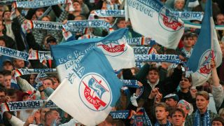 Die Fans von Hansa Rostock 1995 im Olympiastadion. Quelle: dpa/Altwein Andreas