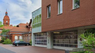 Neuruppin verfügt mit den Ruppiner Kliniken über das Schwerpunktkrankenhaus im Nordwesten Brandenburgs. (Quelle: Imago Images/Rainer Weisflog)