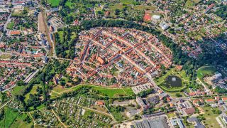 Luftbild von Wittstock an der Dosse, Mittelalter, rund, Stadtbild, Backstein, Brandenburg, Deutschland, Europa.(Quelle: picture alliance/imageBROKER/Holger Weitzel)