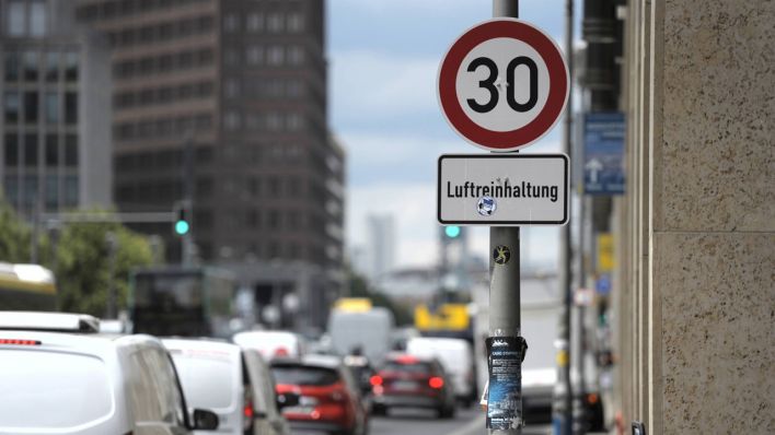 Auf der Leipziger Straße in Berlin darf nicht schneller als 30 km/h gefahren werden.