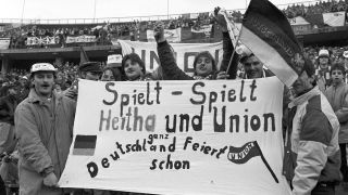 Am 27.01.1990 treffen Hertha und Union zu einem Freundschaftsspiel aufeinander.