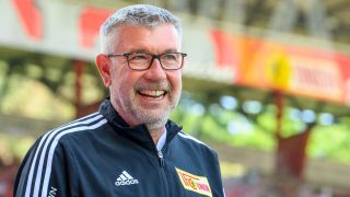 Union-Trainer Urs Fischer lächelt (Foto: imago images / Eibner)