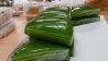 Dong-Xuan-Center: Eine schwer definierbare grüne glibberige Süßigkeit im Angebot - Foto: rbb Inforadio/Anna Corves