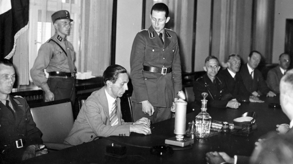 Joseph Goebbels und Eugen Hadamovsky, Direktor der Reich-Rundfunk-Gesellschaft (Bild: DRA)