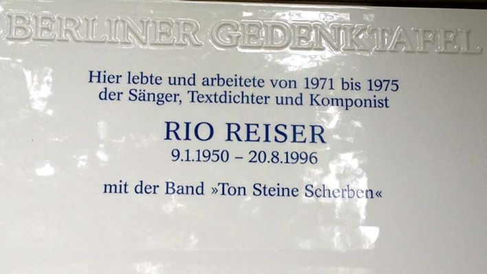 Die Gedenktafel für Rio Reiser am Tempelhofer Ufer in Berlin Kreuzberg (Bild: A. Miersch, rbb-Inforadio)