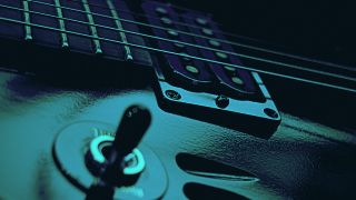 Blues: Tonabnehmer einer E-Gitarre; © Colourbox/Alan Cotton