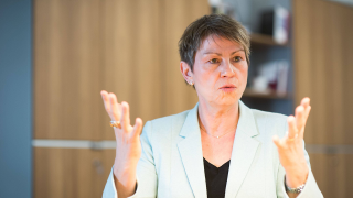Elke Breitenbach (Die Linke), Senatorin für Integration, Arbeit und Soziales © imago/Uwe Steinert