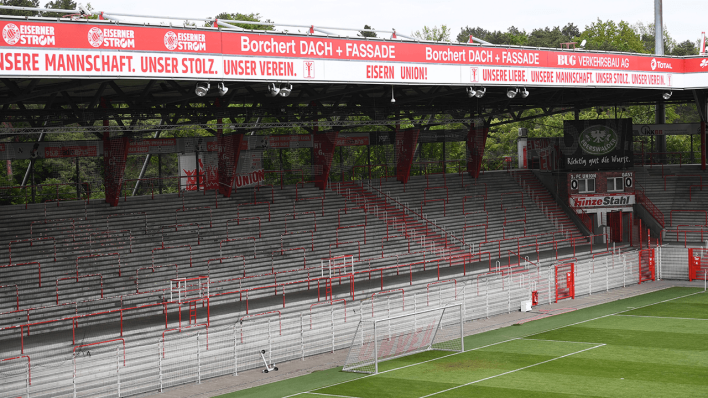Blick auf die leere Waldseite im Stadion An der Alten Försterei des 1. FC Union Berlin © imago images/Matthias Koch