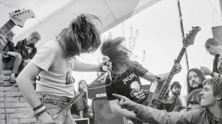 Die Heavy Metal-Band "Asathor" während eines Konzert-Auftrittes im Jugendclub der Bauarbeiter in Magdeburg © Mirko Stockmann