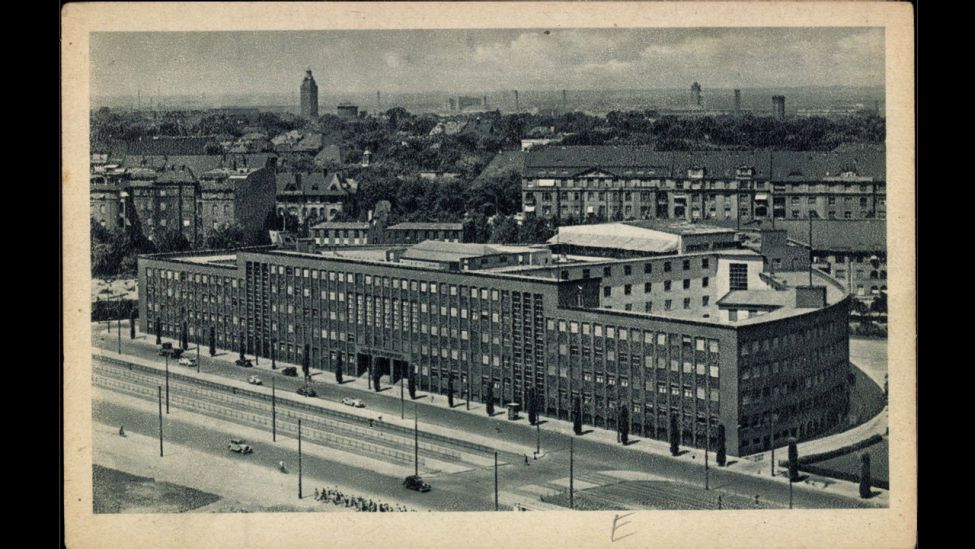 Ein historisches Bild von 1935 zeigt den Blick zum Haus des Rundfunks an der Masurenallee in Berlin. (Quelle: imago/Arkivi)