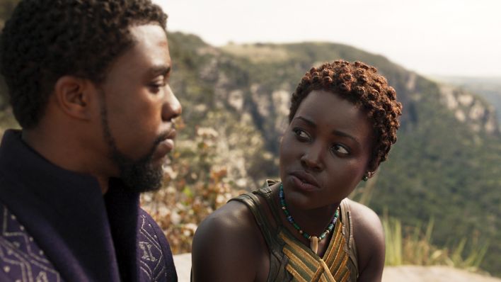 Chadwick Boseman und Lupita Nyong'o in Black Panther (Quelle: Marvel Studios)