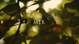 Filmstills: Video "Měr/Frieden" von Anne-Kathrin Rensch und Clemens Schiesko (2015)