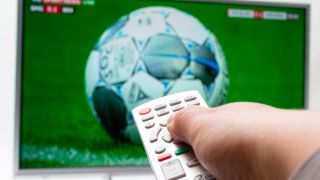 Fußball im Fernsehen (Quelle: imago images / MIS)