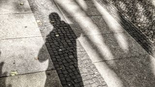 Schatten eines Mannes (Quelle: imago)