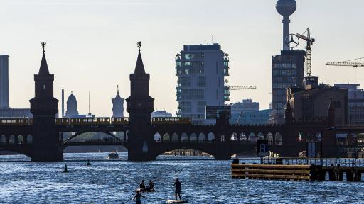 Blick auf die Oberbaumbrücke in Berlin Friedrichshain (Quelle: Imago/Jochen Tack)