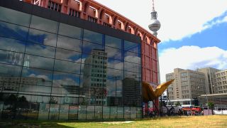 Der Alexanderplatz mit Fernsehturm in Berlin-Mitte (Quelle: imago/PEMAX)