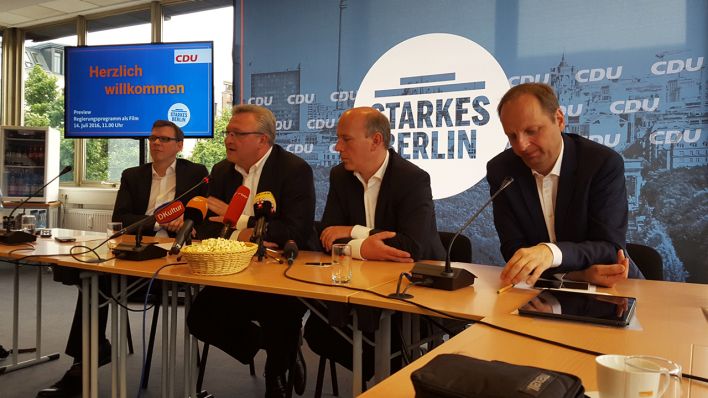 Florian Graf, Frank Henkel, Kai Wegner und Thomas Heilmann (v.l.n.r.) bei der Präsentation des CDU-Wahlprogrammfilms. (Quelle: rbb/Tina Friedrich)
