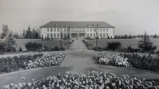 Das "Haus der Spezialpassagiere" (Generalshotel) im Jahr 1949, ein Foto aus dem Nachlass des Architekten Georg Hell (Quelle: rbb/Brandenburg aktuell)