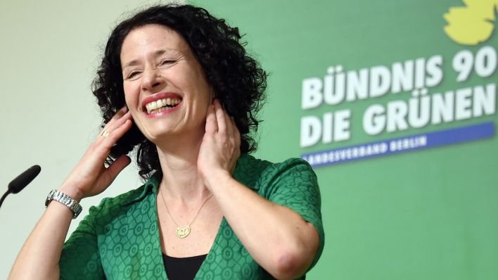 Die Berliner Landesvorsitzende von Bündnis90/Die Grünen, Bettina Jarasch, beim Kleinen Parteitag in Berlin (Quelle: dpa/Britta Pedersen)