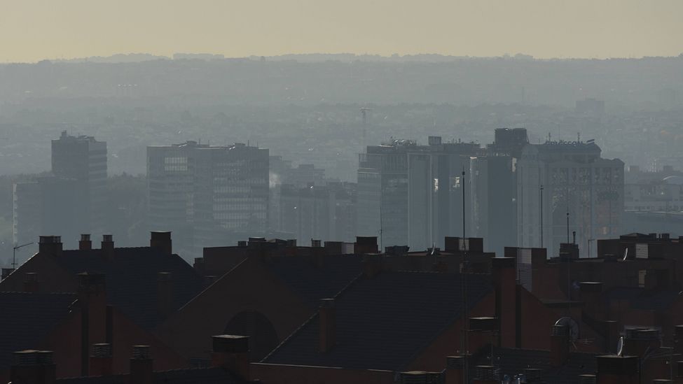 Smog hängt über der spanischen Hauptstadt Madird (Quelle: imago/Jorge Sanz)