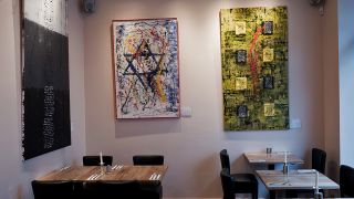 Blick in ein israelisches Restaurant am 21.12.2017 in Berlin-Schöneberg (Quelle: dpa/ Jörg Carstensen)