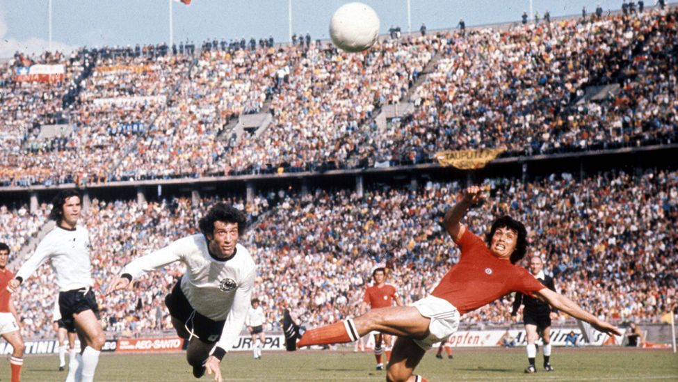 1974: Fußball-Länderspiel Deutschland gegen Chile im Berliner Olympiastadion (Quelle:imago/Horstmüller)