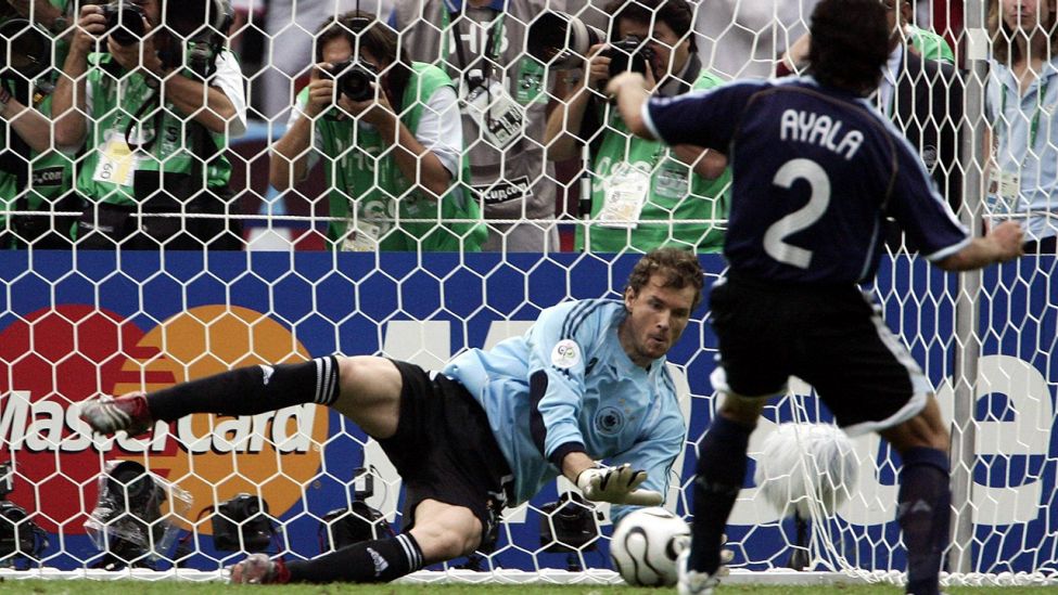 2006: Fußball-Länderspiel Deutschland gegen Argentinien im Berliner Olympiastadion (Quelle:imago/Sammy Minkoff)