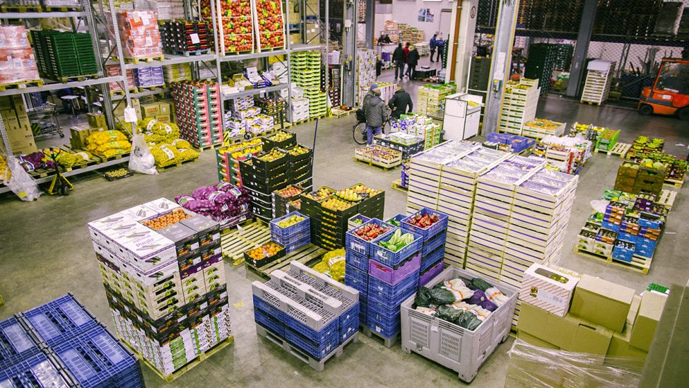 Der Marktstand des Großhändlers "Früchte Franz" im Fruchthof des Berliner Großmarkts, am frühen Morgen des 16.03.18 (Quelle: rbb|24 / Churikov).