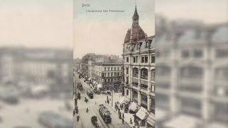 Auf einer Fotopostkarte von 1907 ist die Friedrichstrasse zu sehen. (Quelle: dpa/akg-images)