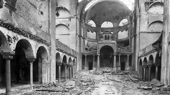Die Synagoge in der Fasanenstraße nach der Kristallnacht am 9. November 1938. (Quelle: dpa/CPA Media/Pictures From History)