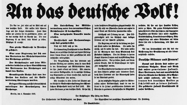 Bekanntmachtung des Reichskanzlers zur Regierungsumbildung und Reform des Regierungssystems, November 1918 (dpa/akg-images)