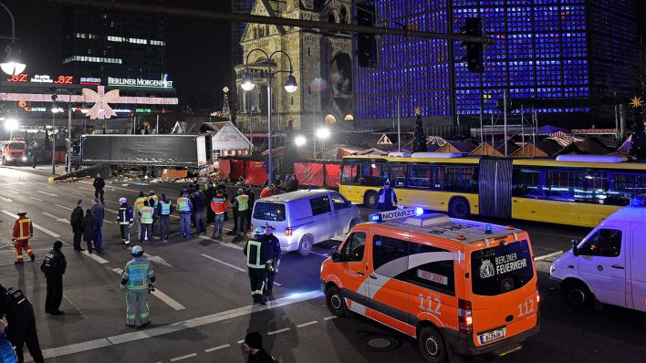 19.12.2016: Kurz nach dem Terroranschlag auf den Breitscheidplatz (Quelle: Archivbild dpa/Rainer Jensen)