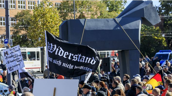 Anti-Asyl-Demo in Cottbus am 3.10.2018 (Quelle: imago/Weisflog)