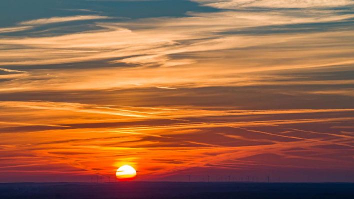 Sonnenuntergang am 21.10.2018, aufgenommen vom Aussichtsturm in den Rauenschen Bergen in Brandenburg (Quelle: ZB/Patrick Pleul)