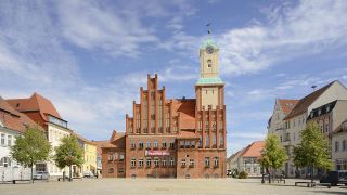 Wittstock an der Dosse, Rathaus und Marktplatz (Quelle: imago/Henkelmann)