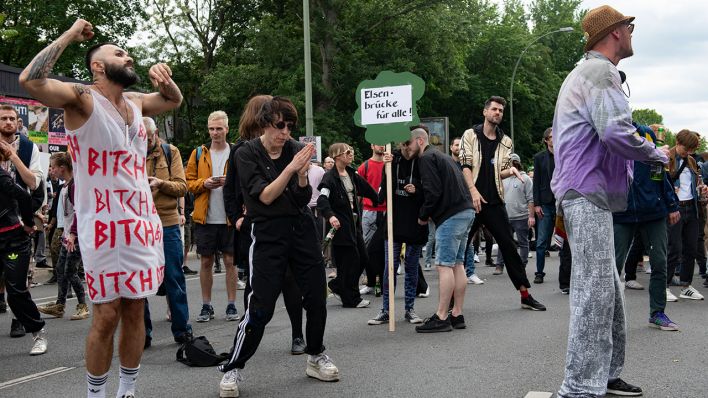 Protest-Rave auf der Berliner Elsenbrücke (Quelle: dpa/Zinken)