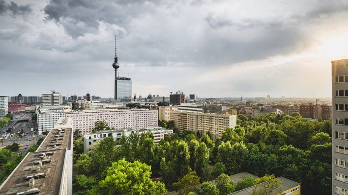 Blick über Berlin Ost zum Fernsehturm (Quelle:imago/Ronny Behnert)