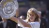 Steffi Graf nach ihrem ersten Wimbledon-Sieg 1988 (Quelle:imago images/Sven Simon)