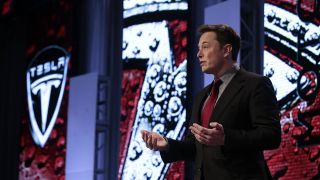 Elon Musk bei einer Tesla-Präsentation (Quelle: imago/Zuma Press)