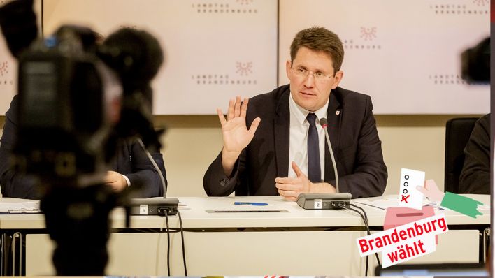 Peter Vida, Partei­vorsitzender BVB/Freie Wähler, spricht am 23.10.2018 zum Start der Volksinitiative "Straßenausbaubeiträge abschaffen!". (Quelle: dpa/Christoph Soede)