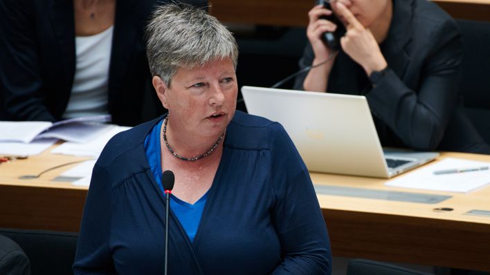 Katrin Lompscher, Senatorin für Stadtentwicklung und Wohnen spricht am 15.08.2019 im Abgeordnetenhaus (Bild: dpa/Annette Riedl)