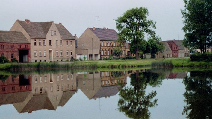Blick auf das brandenburgische Dorf Cansdorf bei Luckau (Quelle: dpa/Paul Glaser)
