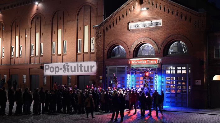 Besucher in der Kulturbrauerei (Quelle: dpa/Jens Kalaene/collage:rbb24)
