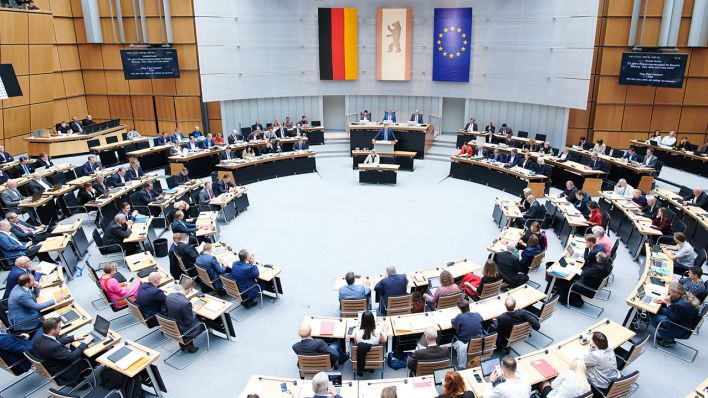 Reform Zum 1 Januar 2020 Berlins Parlamentarier Sollen Langer