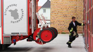 Feuerwehrleute in Jüterbog (Quelle: rbb|24/Lynn Krämer)