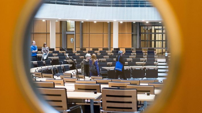 Mehr Arbeit Hohere Diaten Berliner Abgeordnetenhaus Wird