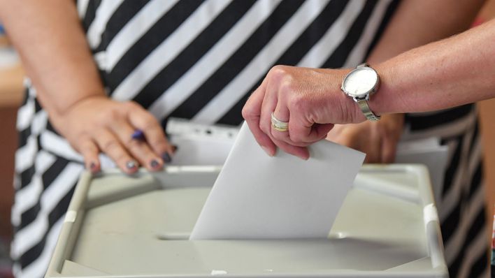 Landtagswahl in Brandenburg: Stimmabgabe in einem Wahllokal in Calau (Oberspreewald-Lausitz) (Quelle: dpa/Patrick Pleul)