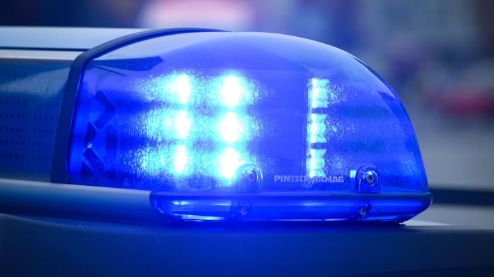 Symbolbild: Ein Blaulicht der Brandenburger Polizei (Quelle: dpa/Patrick Pleul)